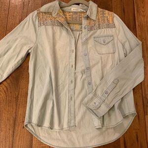 Cutest embroidered chambray button down, size M